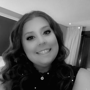 Meet your Posher, Caitlin